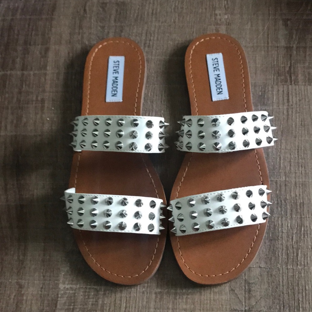 Steve Madden Avenge white studded sandal